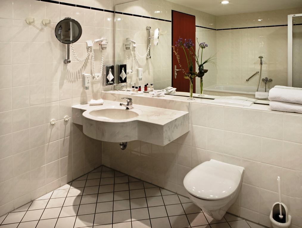 Hotel H4