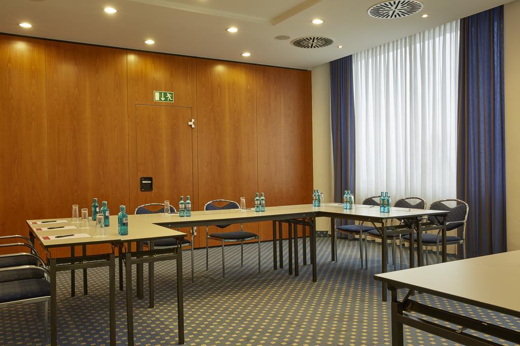 H4 Hotel 4*