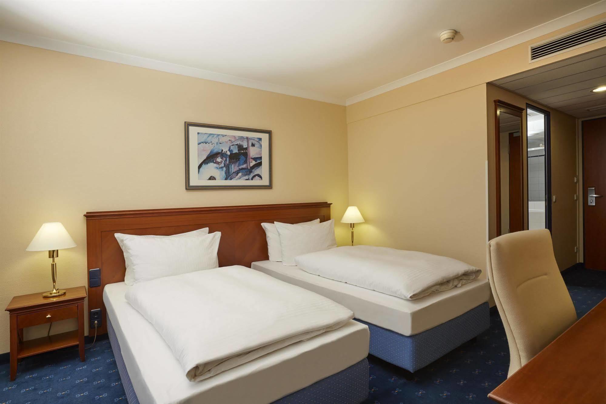 H4 Hotel 4*